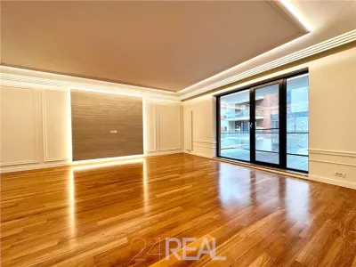 Apartament 4 camere decomandat in Ansamblul Washington”