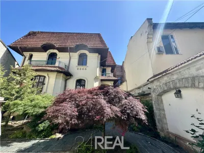 Vila brancoveneasca pretabila: birouri, clinica, ceainarie